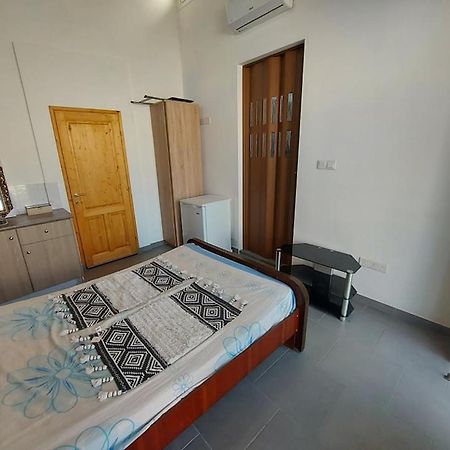 Anna Guesthouse 10 Min Walk From The Beach ลาร์นาคา ภายนอก รูปภาพ