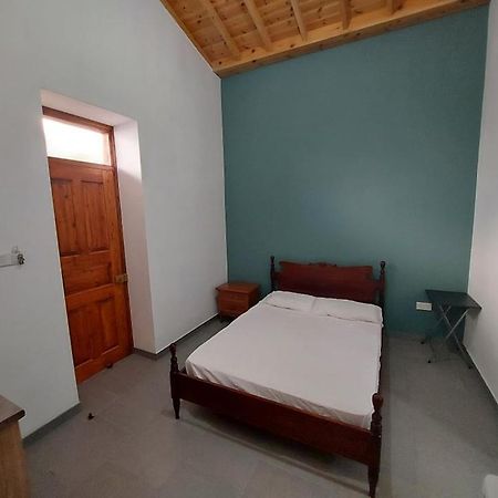 Anna Guesthouse 10 Min Walk From The Beach ลาร์นาคา ภายนอก รูปภาพ